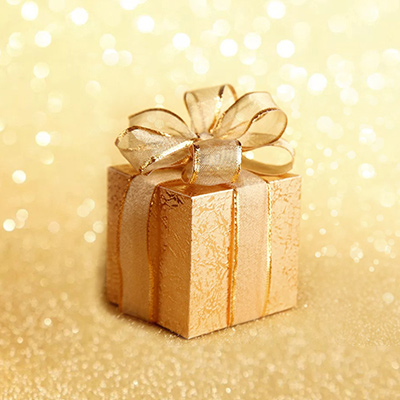 金色的背景襯托著金色禮物箱