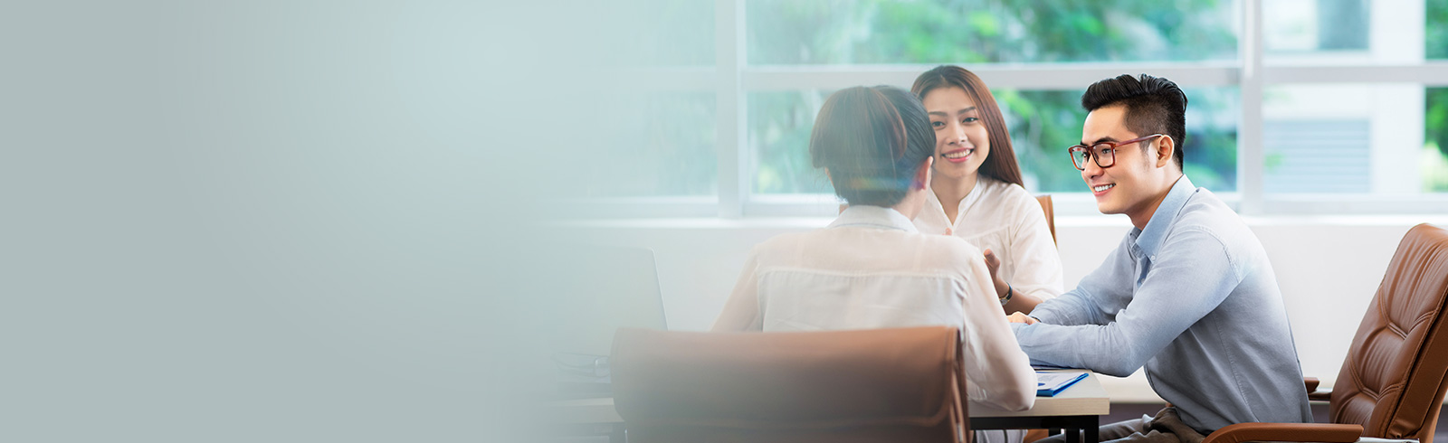 一個小組在論請强程金設談