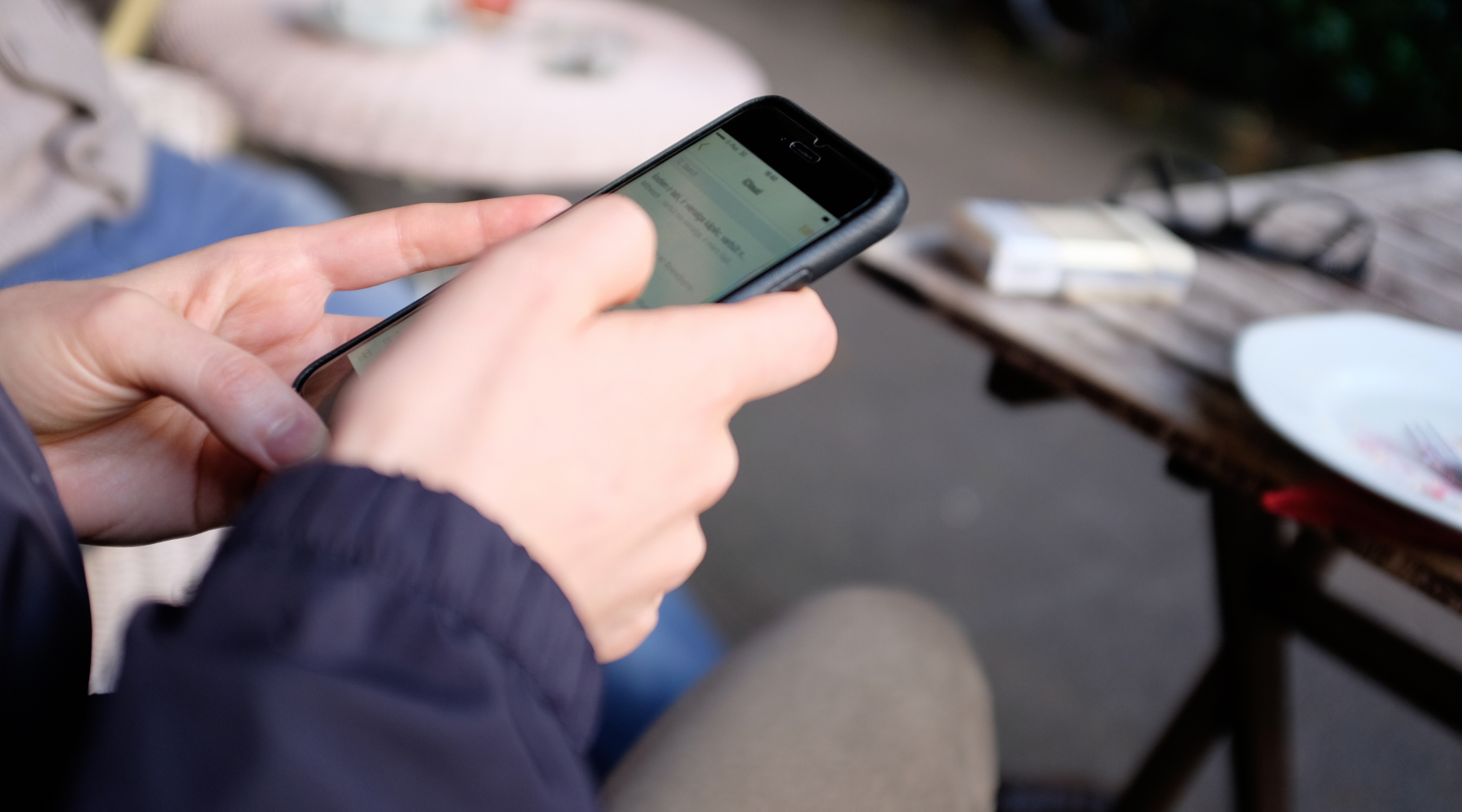 正在使用手提電話