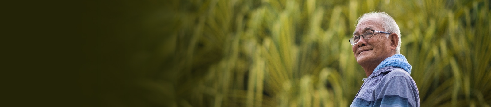 一個老伯正遠望他方 用於SC Wealth Select